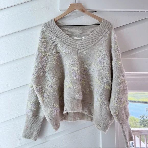 Anthropologie Textured V-neck Sweater Light Gray - Picture 3 of 6